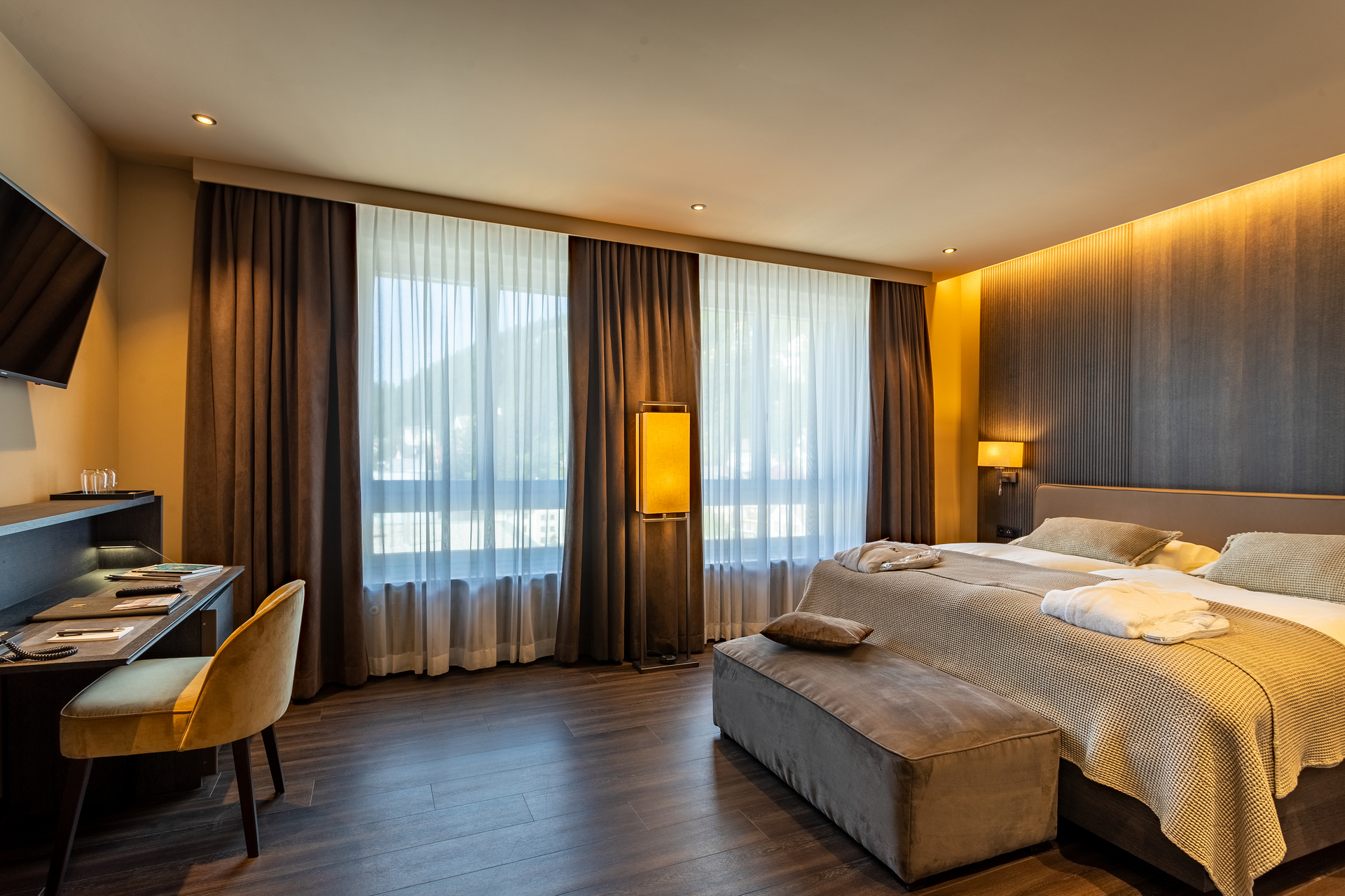 Monopol_502_Junior_Suite_2.jpg