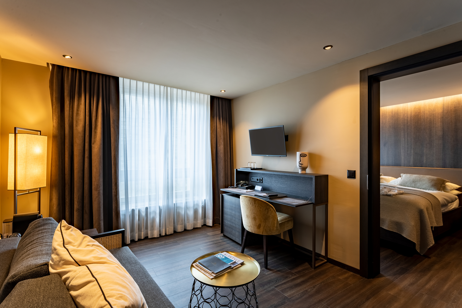 Monopol_512_Junior_Suite_2.jpg